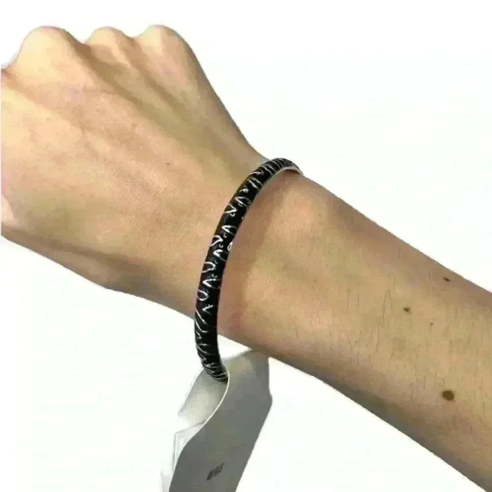NWT Beauty Black Bangle Bracelet Jewellery Accessory - Jeweller Gift Idea